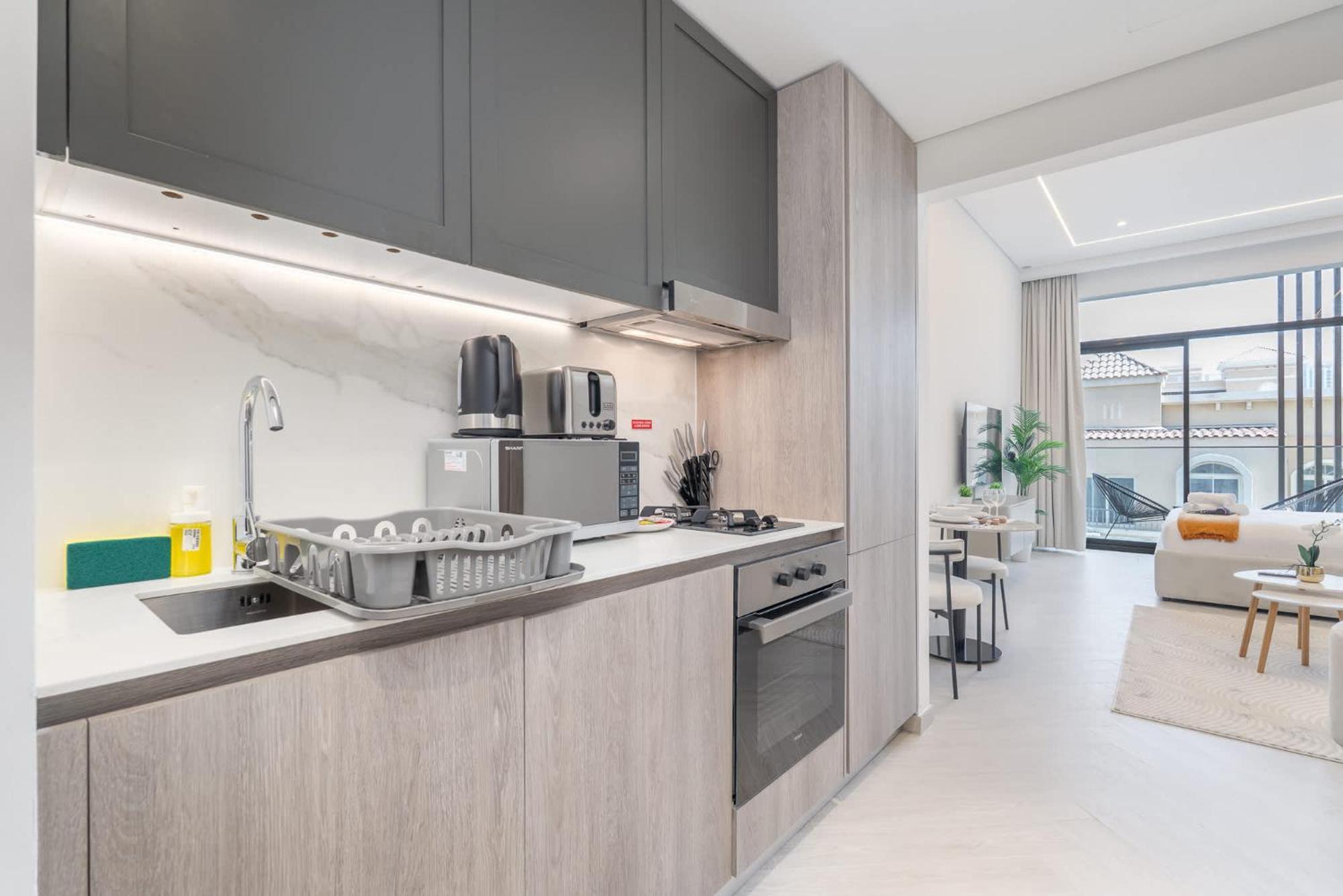 Stylish Jvc Sleeps 2 With Pool & Gym Access Apartment Dubai