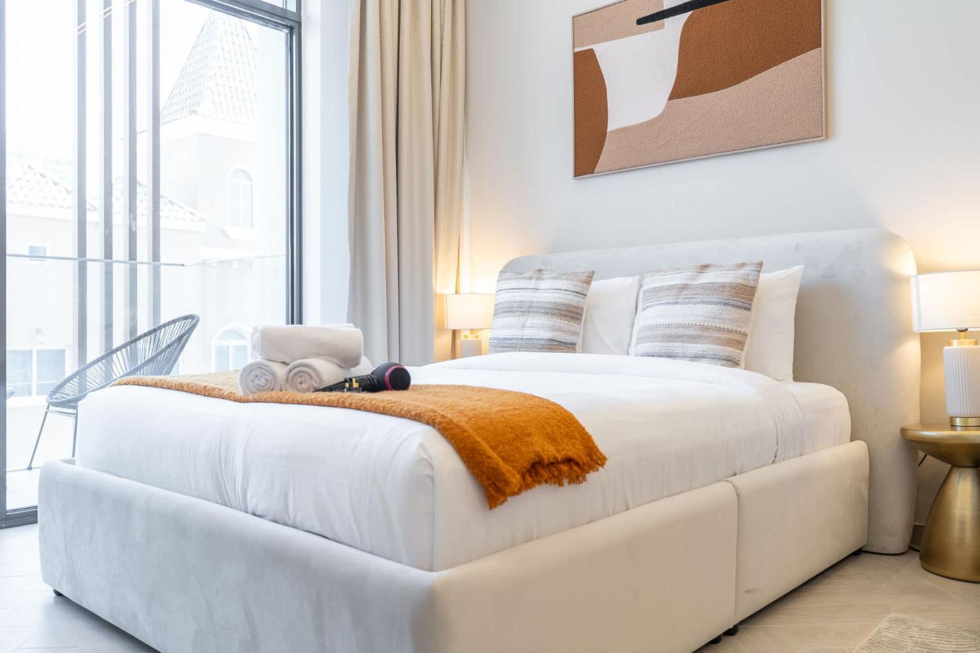 Stylish Jvc Sleeps 2 With Pool & Gym Access Apartment *