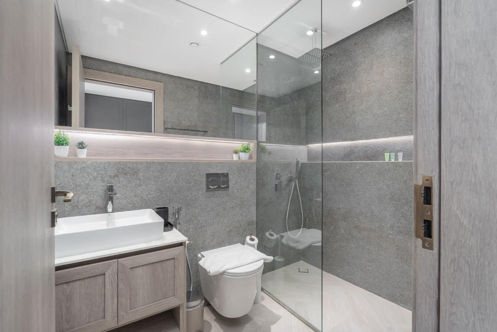Stylish Jvc Sleeps 2 With Pool & Gym Access