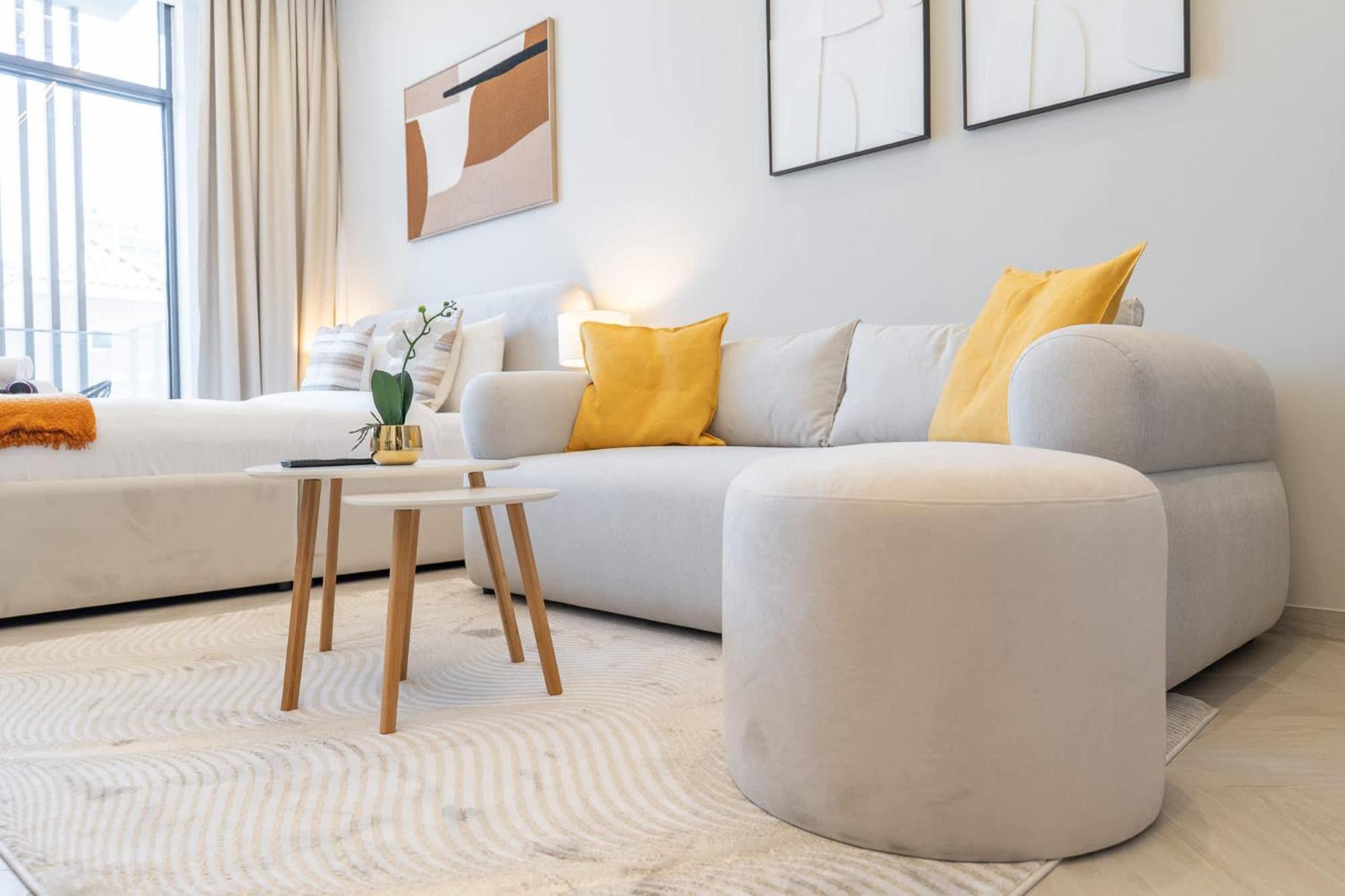 Stylish Jvc Sleeps 2 With Pool & Gym Access Apartment Dubai